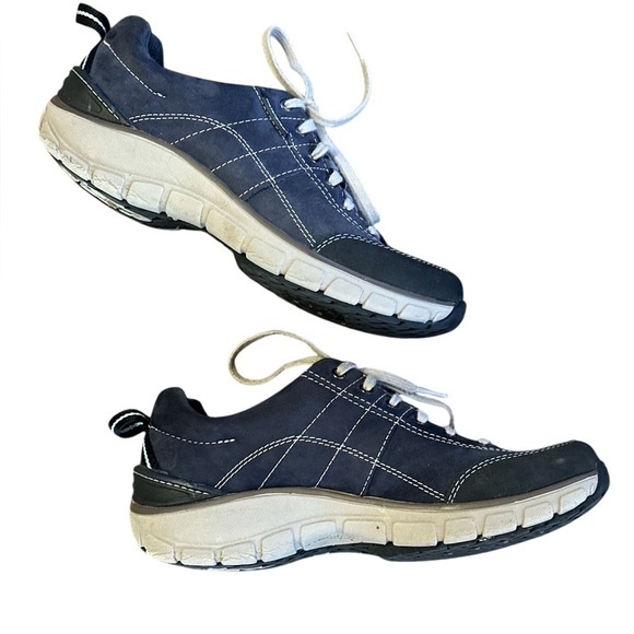 Clarks women’s waterproof WaveWalk outdoor casual shoes - Picture 3 of 7